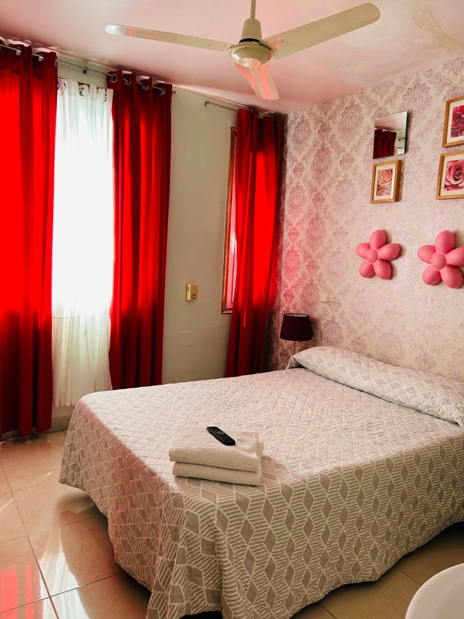 Casa De Huespedes Dolce Vita مدريد المظهر الخارجي الصورة
